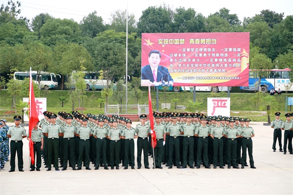 军训队列.jpg 军训队列.jpg