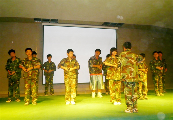 军训晚会.jpg 军训晚会.jpg