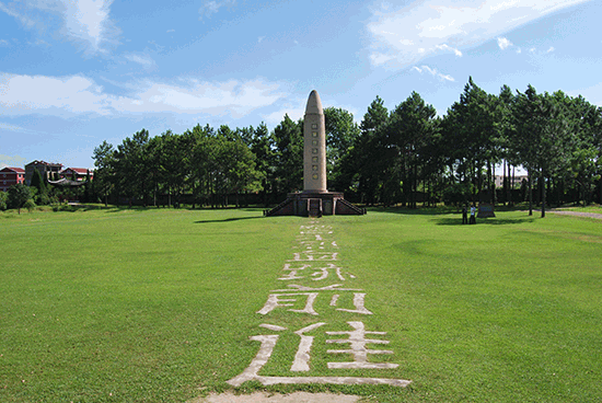 叶坪红军烈士纪念塔